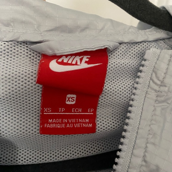 New nike windbreaker - Picture 4 of 4